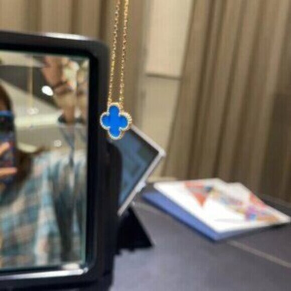 Authentic Van Cleef & Arpels 18K gold blue agate bracelet - Picture 5 of 8